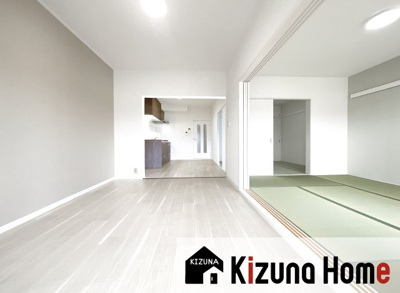 【居間・リビング】 | 宇治大久保コープ | 令和8年2月にフルリフォーム済のマンションです（＾◇＾）お引渡しからすぐにお引越しして頂けます！リフォーム済の綺麗な住まいで新生活をスタートして頂けます。