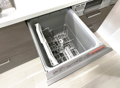 【キッチン】 | 宇治大久保コープ | 食器洗浄乾燥機付きのシステムキッチン。環境にも奥様の手にも優しい設備です。