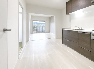 【居間・リビング】 | 宇治大久保コープ | こちらのマンションは《ペットの飼育が可能》なマンションです。大切なペットと一緒にお引越しして頂けます。これからペットを購入したい方にもおすすめ。