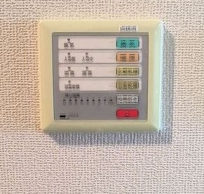 STUDIO　APARTMENT　KICHIの設備|【防犯・給湯】給湯システム、オートロック、防犯カメラ、
ＴＶモニター付きインターホン、防犯にも安心です♪