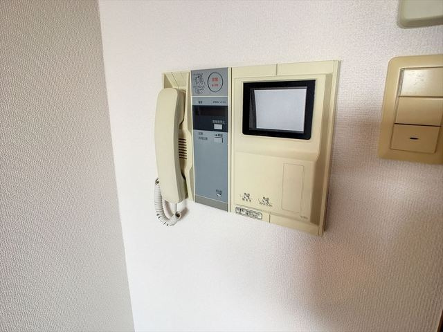 STUDIO　APARTMENT　KICHIのセキュリティ|【防犯・給湯】給湯システム、オートロック、防犯カメラ、
ＴＶモニター付きインターホン、防犯にも安心です♪