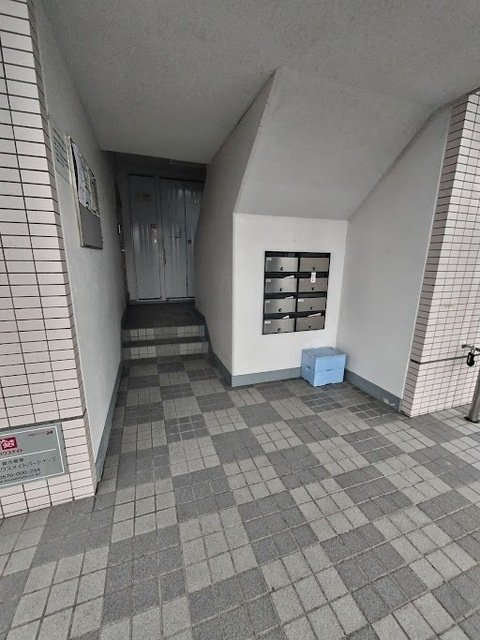 ファミール京栄のエントランス|☆閑静な住宅街☆敷地内駐車場完備♪ご家族との生活におすすめ♪野多目インター近く♪