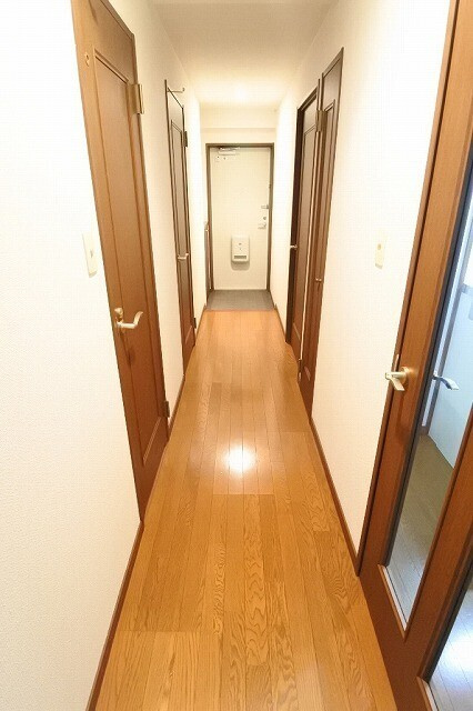 アーバンリブの玄関|【新婚様へ】広々玄関♪シューズボックス、収納が豊富です。