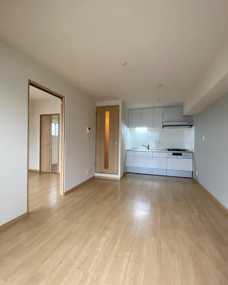 赤門ロイヤルハイツの居間・リビング