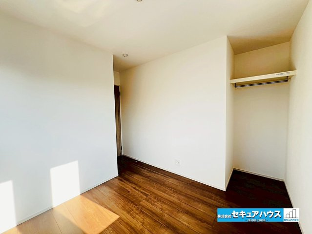 【本日ご案内可能】日進市米野木町　全1棟の洋室|【洋室5帖】
◆お子様のお部屋や主寝室、来客時の宿泊室、趣味のお部屋としてもご利用いただけます♪
◆全居室収納付きのため各居室ごとに荷物をしまうことができます。　　　　　　　　　　　　　　　　　　　　