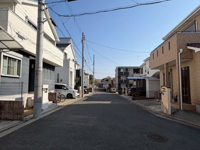 堺市西区草部戸建の前面道路含む現地写真