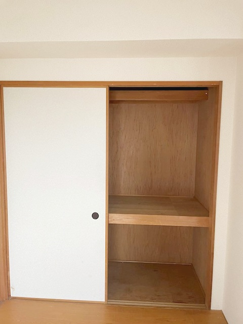 横浜市泉区中田西１丁目の賃貸マンションの収納