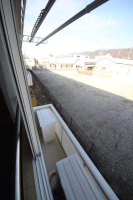 【バルコニー】 | ワイズアパートメント | お洗濯にも便利なバルコニー付き