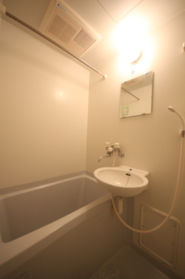 【浴室】 | ワイズアパートメント | コンパクトで使いやすいお風呂です