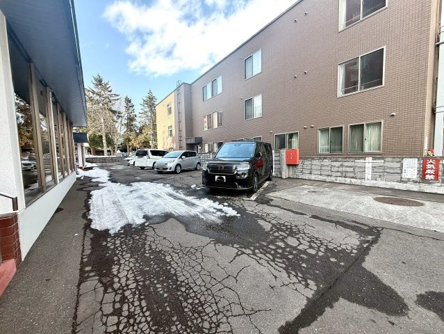 琴似セントラルハイツの駐車場