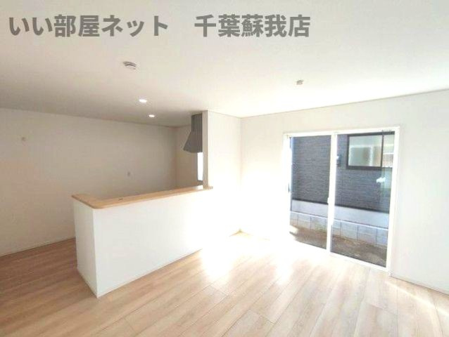 クレイドルガーデン市原市東国分寺台第２　１号棟の居間・リビング|こちらのリビングで趣味の時間をお楽しみください