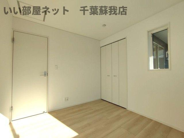 クレイドルガーデン市原市東国分寺台第２　１号棟の寝室|開放的な寝室です