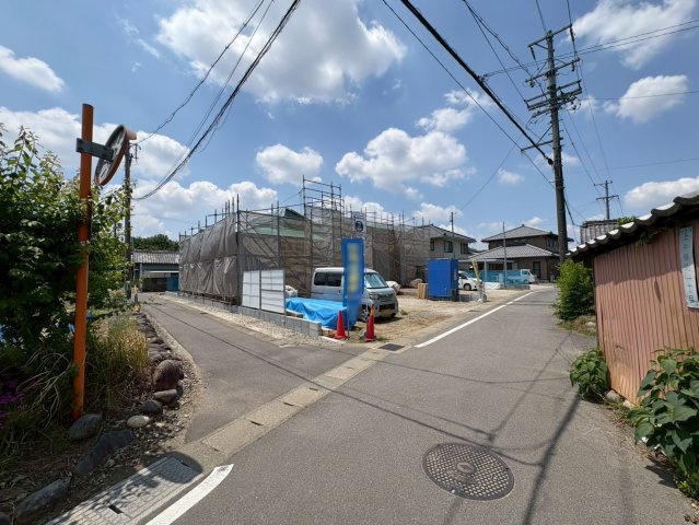 リーブルガーデン　各務原市上中屋町　全2区画分譲の前面道路含む現地写真|「現地（2026年5月15日）撮影」　
■前面道路　
■ヤマダ不動産　株式会社リライフ