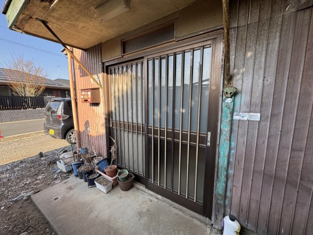 倉庫付♪新生活に最適な立地♪佐野市田沼町の玄関|明るい玄関です