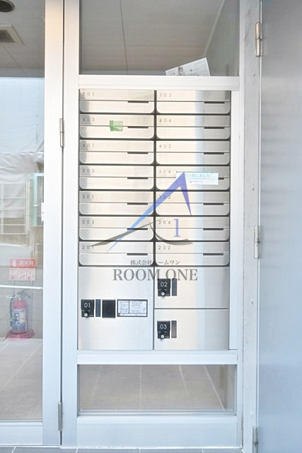 新宿早稲田レーベルのその他共用部分|集合ポストと宅配ボックスです。