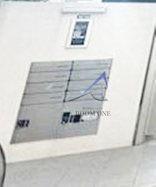 ソフィア北池袋のその他共用部分|集合ポストと宅配ボックスです。