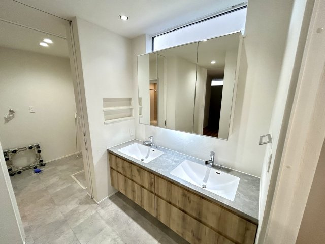 明石市大久保町松陰戸建の独立洗面台