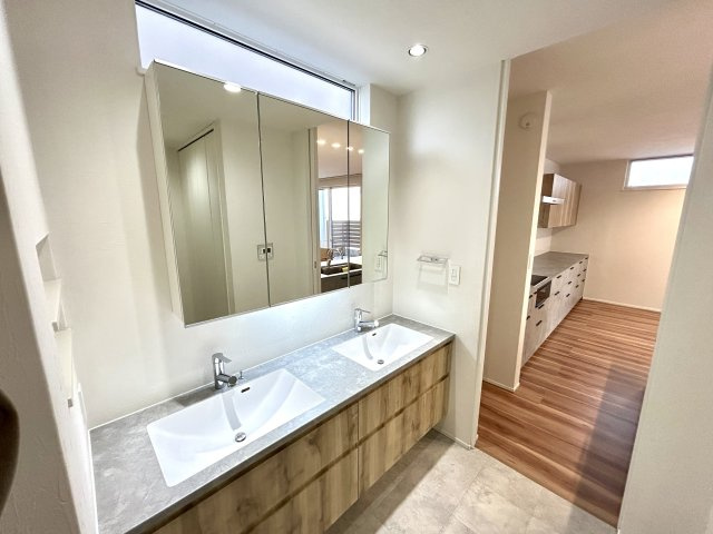 明石市大久保町松陰戸建の独立洗面台