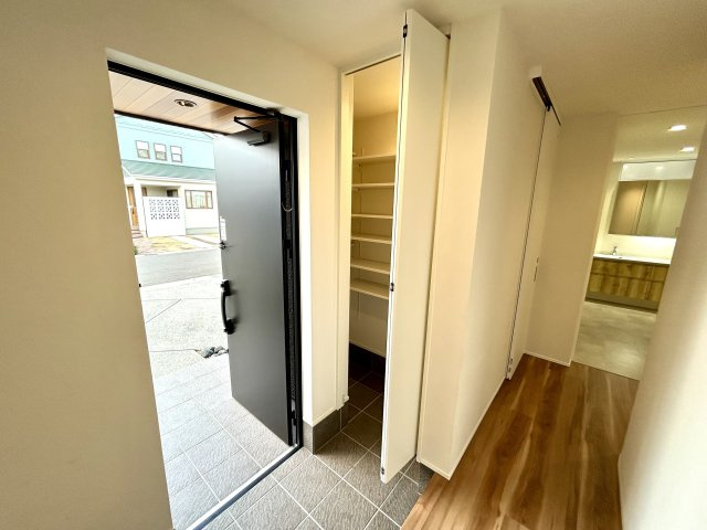 明石市大久保町松陰戸建の玄関