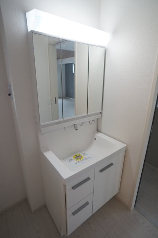 熊本市南区御幸西１期２号棟の独立洗面台