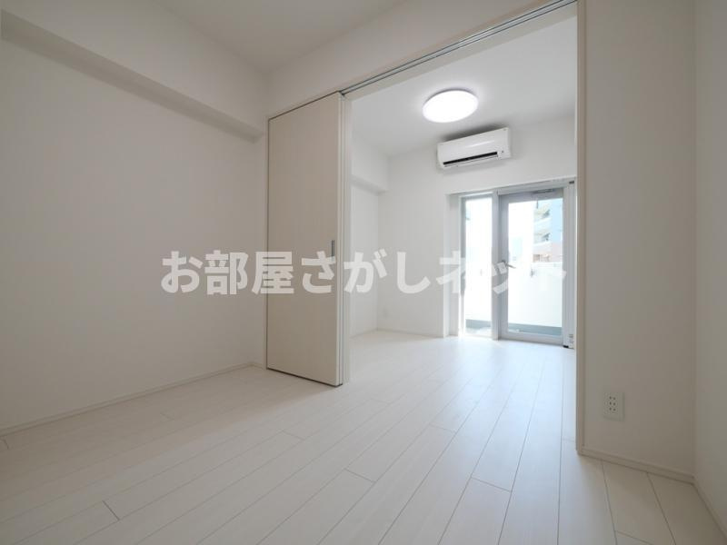 PREMIUM CUBE 上野【おとり物件なし】#学生・社会人にオススメ！初期費用分割払いOK！の居間・リビング