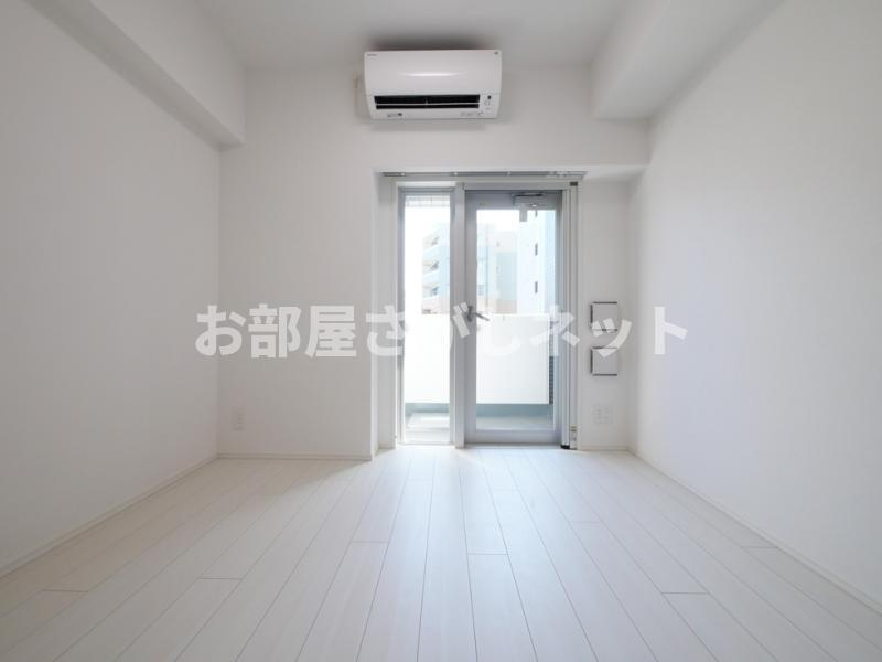 PREMIUM CUBE 上野【おとり物件なし】#学生・社会人にオススメ！初期費用分割払いOK！の居間・リビング