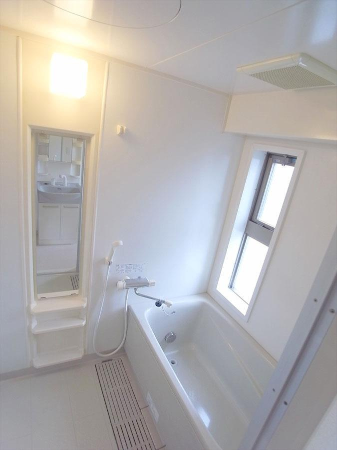 ロイヤルタワー花畑駅前の浴室