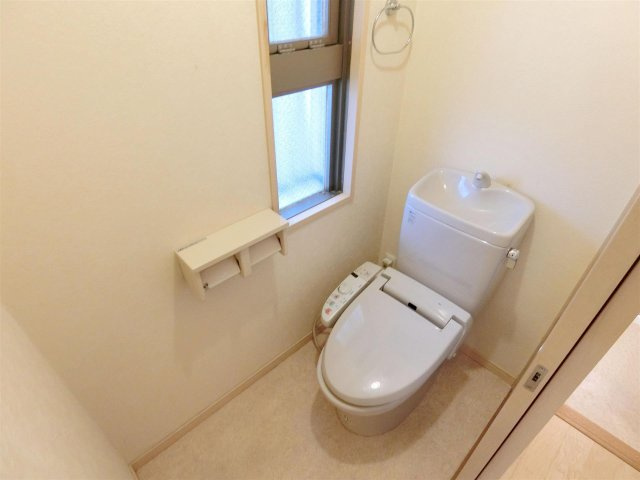 ロイヤルタワー花畑駅前のトイレ|シンプルで使いやすいトイレです