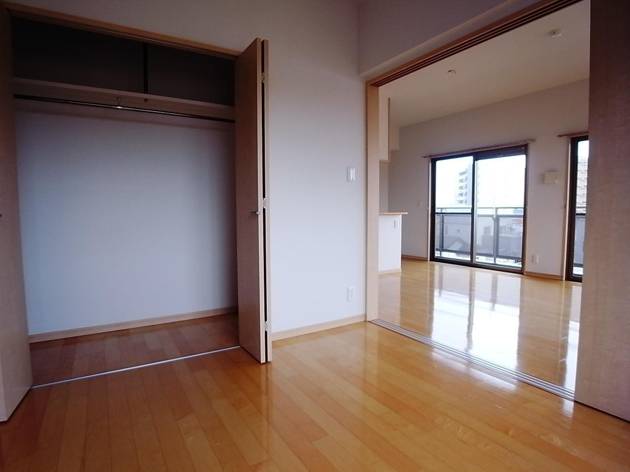 ロイヤルタワー花畑駅前の収納|専用の収納スペースです