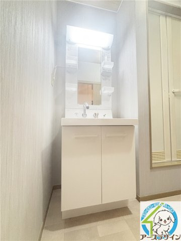 サンビレッジ吉川E棟の独立洗面台