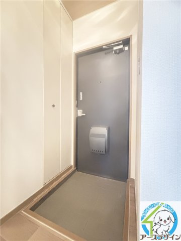 サンビレッジ吉川E棟の玄関