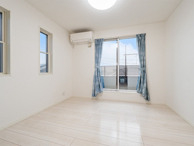 【洋室】 | ◆◇大曾根台中古戸建◇◆ | ◆気持ちの良い風が室内へ入り込む居室。家具を配置しても広々ご利用いただけます！！