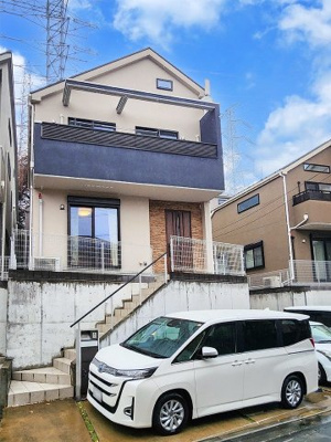 【外観】 | ◆◇大曾根台中古戸建◇◆ | ◆堂々たる趣ながら、主張し過ぎずどこか余裕を感じさせるシャープなフォルムで佇む邸宅は、晴天の空と照らし合わせる事で、本来あるべき完成形の姿を見せてくれます。