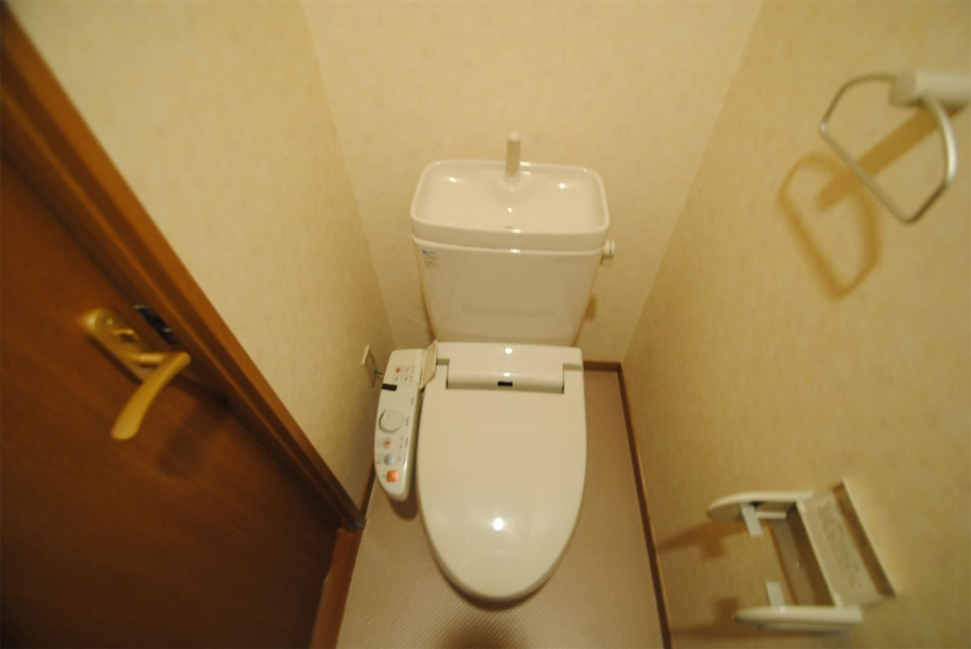 グランデージ中央町のトイレ|嬉しい温水洗浄便座付き♪