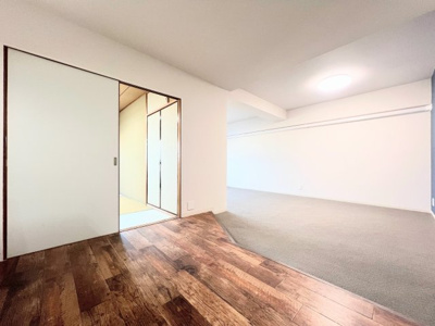 【洋室】 | 豊栄綱島マンション | ◆子どものスタディ空間として、あるいは書斎やホビールームとして生活スタイルに合わせて使えるプライベートルーム。居心地のいい落ち着いたインテリアが似合います。