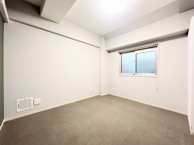 【洋室】 | 豊栄綱島マンション | ◆感性を育むプライベートルームはシンプルでスマートな空間。好みの空間で読書をしたり、音楽を聞いたりと一人の時間も充実したものにできます。