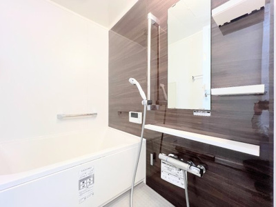 【浴室】 | 豊栄綱島マンション | ◆お子様と一緒にバスタイムを楽しめる広々空間。浴室乾燥機付で心地よいバスタイムを実現します。