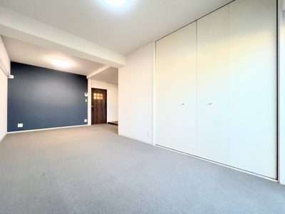 【居間・リビング】 | 豊栄綱島マンション | ◆ご家族の会話がはずむ、開放的なＬＤＫです。休日はお陽さまの光をたっぷりととりこめるぽかぽかリビングで過ごしませんか？