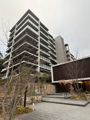 【外観】 | 【外観】広大な緑の杜、千里緑地を見張らすレジデンス☆