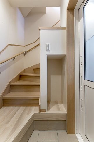 千葉市花見川区朝日ケ丘３丁目のテラスの玄関