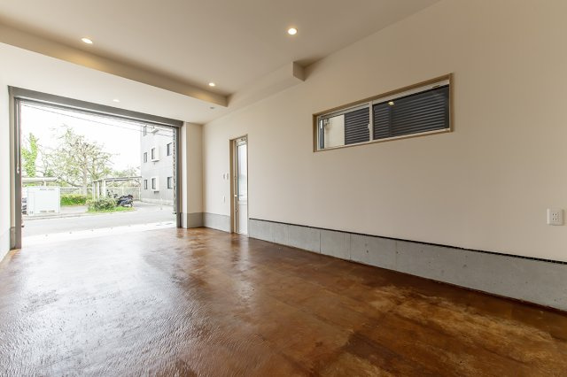 千葉市花見川区朝日ケ丘３丁目のテラスの駐車場