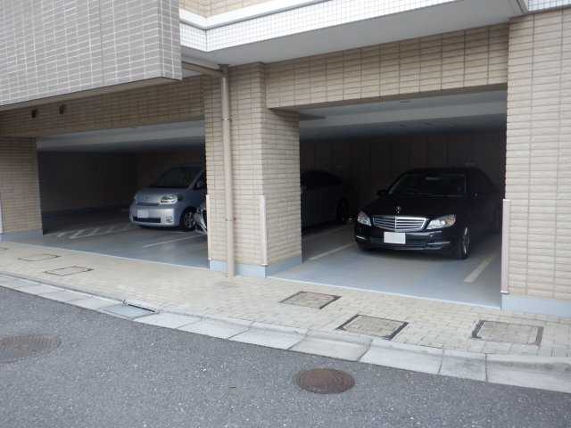 ザ・ライオンズ上野の森の駐車場