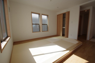 【和室】 | 【仲介手数料無料！！】川崎市麻生区片平5丁目　新築戸建て（全12棟）11号棟　5180万円 | 畳コーナー