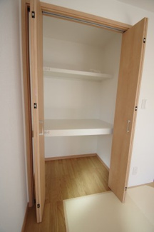 【収納】 | 【仲介手数料無料！！】川崎市麻生区片平5丁目　新築戸建て（全12棟）11号棟　5180万円 | 押入れ