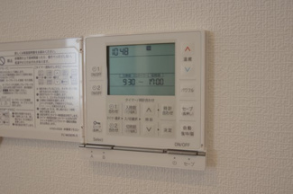 【発電・温水設備】 | 【仲介手数料無料！！】川崎市麻生区片平5丁目　新築戸建て（全12棟）11号棟　5180万円 | 床暖房