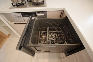 【キッチン】 | 【仲介手数料無料！！】川崎市麻生区片平5丁目　新築戸建て（全12棟）11号棟　5180万円 | ビルトイン食洗機