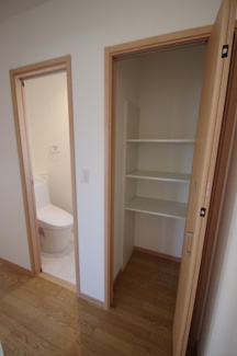 【収納】 | 【仲介手数料無料！！】川崎市麻生区片平5丁目　新築戸建て（全12棟）11号棟　5180万円 | 2階廊下収納