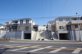 【前面道路含む現地写真】