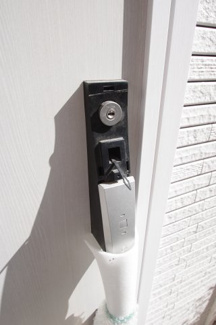 【防犯設備】 | 【仲介手数料無料！！】川崎市麻生区片平5丁目　新築戸建て（全12棟）11号棟　5180万円 | 玄関扉はカードキー対応