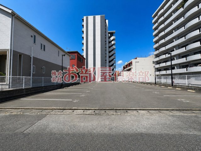 カサグランデ本町の駐車場|カースペースがあります